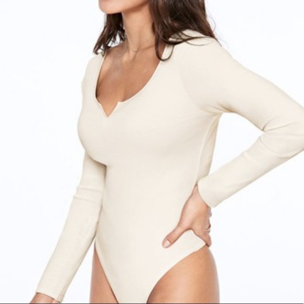 Notch Long Sleeve Bodysuit- Black
